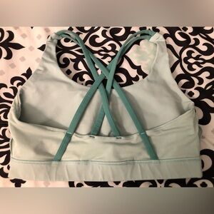 Lululemon Energy Sports Bra w/ Crisscross Racerback size 8. Excellent condition!